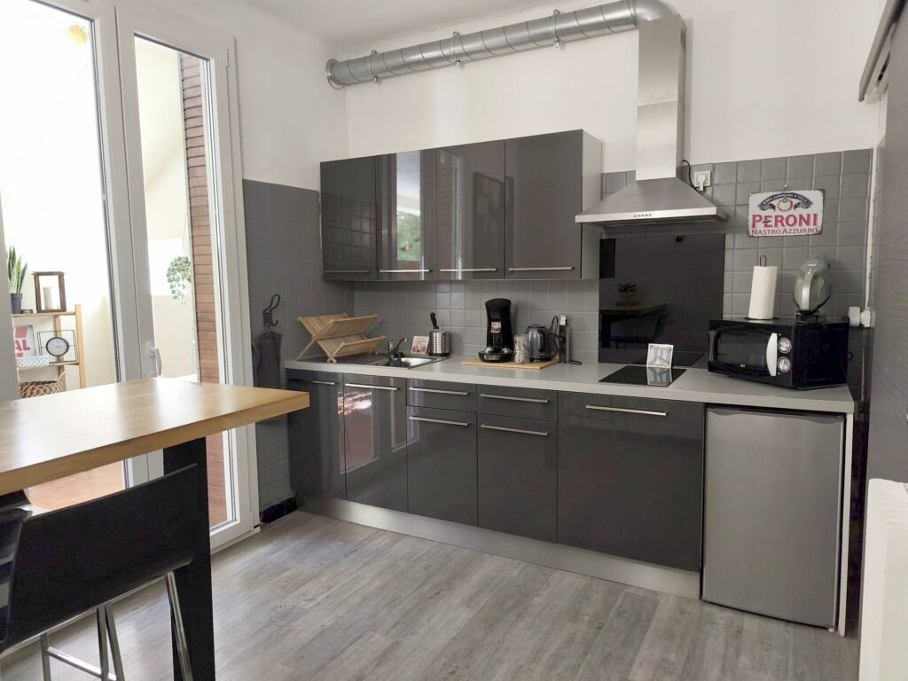 Cuisine séparée de l'appartement Le Laurier Rose à Avignon