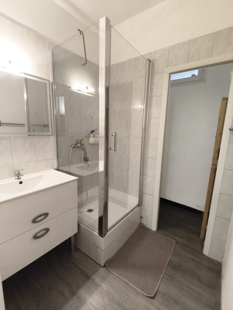 Salle de bain de l'appartement Le Laurier Rose à Avignon