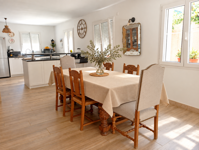 Grande table à manger pour 10 personnes à